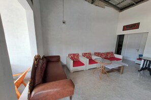Lobby sitting area - OYO 93814 Amanda Homestay (Bandar Lampung)