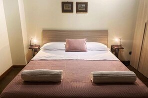 1 bedroom, in-room safe, desk, iron/ironing board - Guest House Palazzo Bussi (Viterbo)