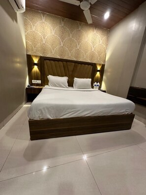 Iron/ironing board, free WiFi - Hotel Homestay (Mumbai)