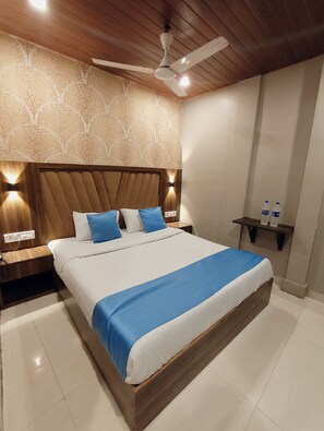 Iron/ironing board, free WiFi - Hotel Homestay (Mumbai)