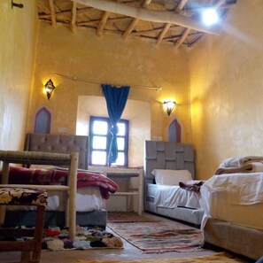 Zimmersafe, Schreibtisch, VerdunkelungsvorhÀnge, schallisolierte Zimmer