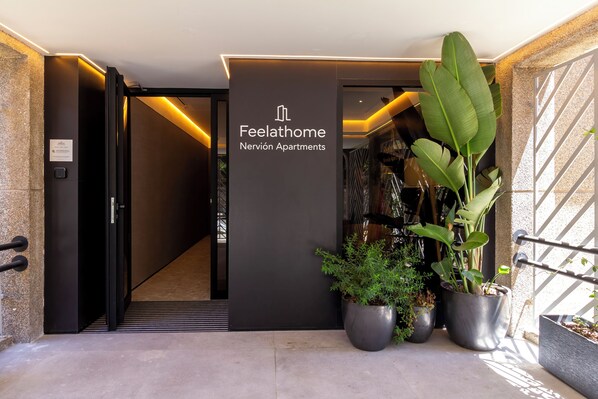 A modern entrance with a sign for 'Feelathome Nervión Apartments'. - Feelathome Nervión Apartments (Seville)