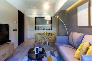 Superior Apartment, 1 Queen Bed with Sofa bed | Living area | 30-inch flat-screen TV with digital channels - Feelathome Nervión Apartments (Seville)