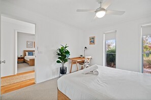 3 多间卧室、办公桌、熨斗/熨衣板、旅行婴儿床