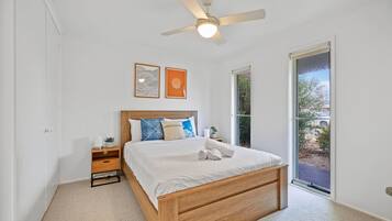 3 bedrooms, desk, iron/ironing board, travel cot