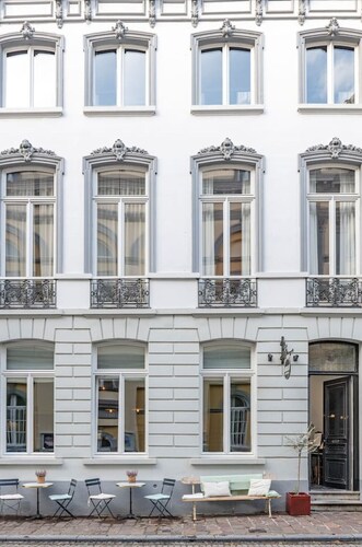 Luxury room with en suite bathroom