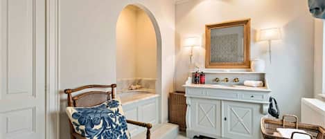 مجففات شعر، مناشف، صابون، شامبو