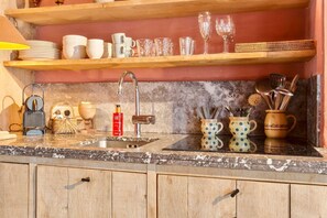 Fridge, stovetop, dishwasher, coffee/tea maker