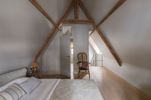 2 habitaciones, escritorio, tabla de planchar con plancha y wifi gratis