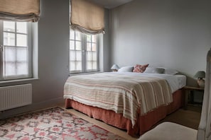 2 bedrooms, desk, iron/ironing board, free WiFi - Unique & centrally located cottage in Bruges (Brugge)