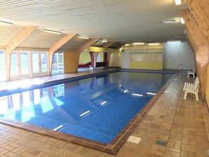 Alberca techada y alberca climatizada