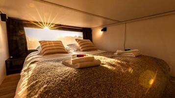 1 chambre, bureau, draps fournis