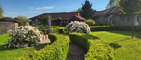 المنطقة المحيطة بالمنشأة