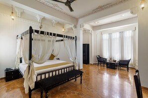 Quarto superluxo | 1 quarto, cofres nos quartos, escrivaninha, quartos à prova de som