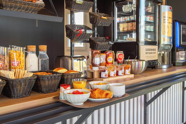 Daily buffet breakfast for a fee