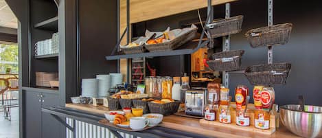 Daily buffet breakfast for a fee
