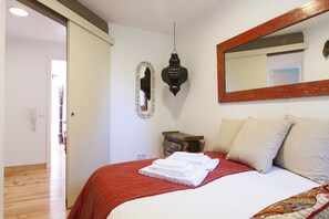 1 slaapkamer, een strijkplank/strijkijzer, internet, beddengoed