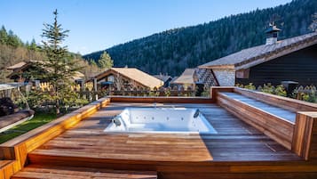 Exclusive Villa | Jetted tub