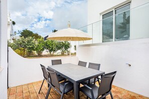 Outdoor dining - Casa Bela / (Almancil)