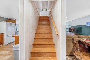 Unclassified image, 3 of 25, button