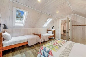 3 soverom, strykejern/-brett, wi-fi og sengetøy