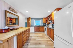 Unclassified image, 3 of 25, button