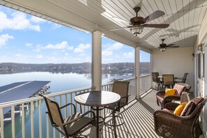 Outdoor dining - Beautiful Cove Views & Plenty Relaxing Spaces (Sunrise Beach)