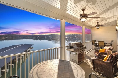 Beautiful Cove Views & Plenty Relaxing Spaces