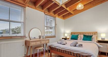 The Hoxton Loft - top floor Shoreditch apartment