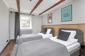 Unclassified image, 5 of 27, button