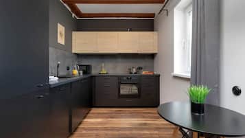 Réfrigérateur, micro-ondes, four, plaque de cuisson