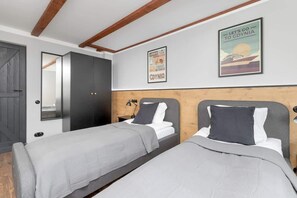 Unclassified image, 3 of 27, button