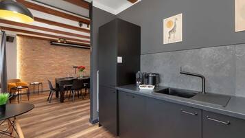 Fridge, microwave, stovetop, dishwasher
