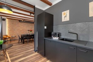 Fridge, microwave, stovetop, dishwasher