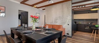 Spacious Apartment | 3 Bedrooms | Billiard Table
