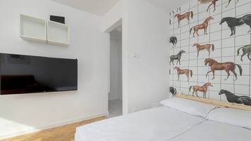 Silitysrauta/-lauta, Wi-Fi, vuodevaatteet