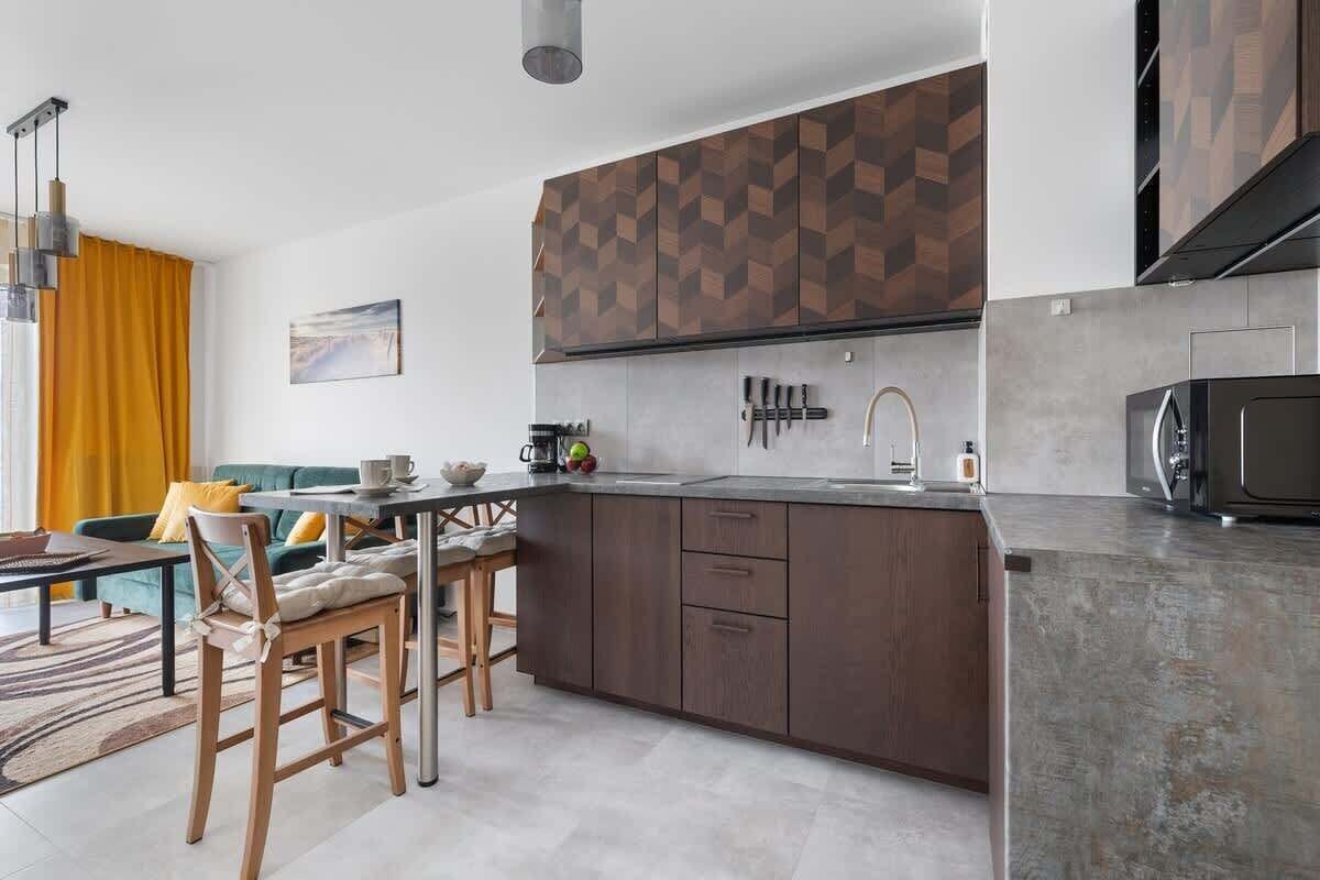 Kühlschrank, Mikrowelle, Herdplatte, Geschirrspüler