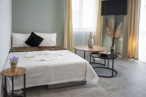 1 Schlafzimmer, Zimmersafe, Schreibtisch, Bügeleisen/Bügelbrett
