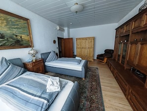 3 slaapkamers, een bureau, gratis wifi, beddengoed