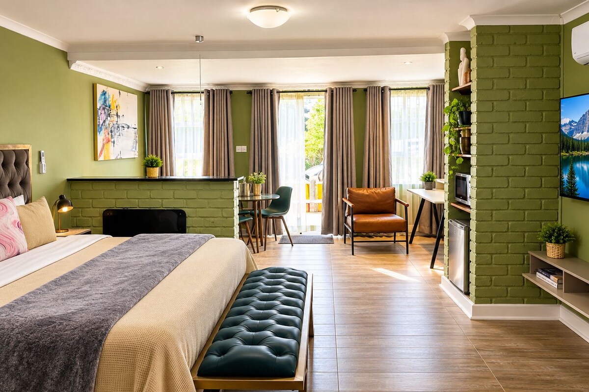 Superior King  Ensuite Room 2 | 1 bedroom, premium bedding, down comforters, minibar