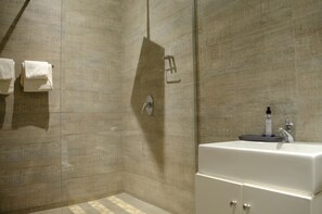 Comfort Suite | Bilik Mandi | Pancuran mandi, hulu semburan mandi hujan 