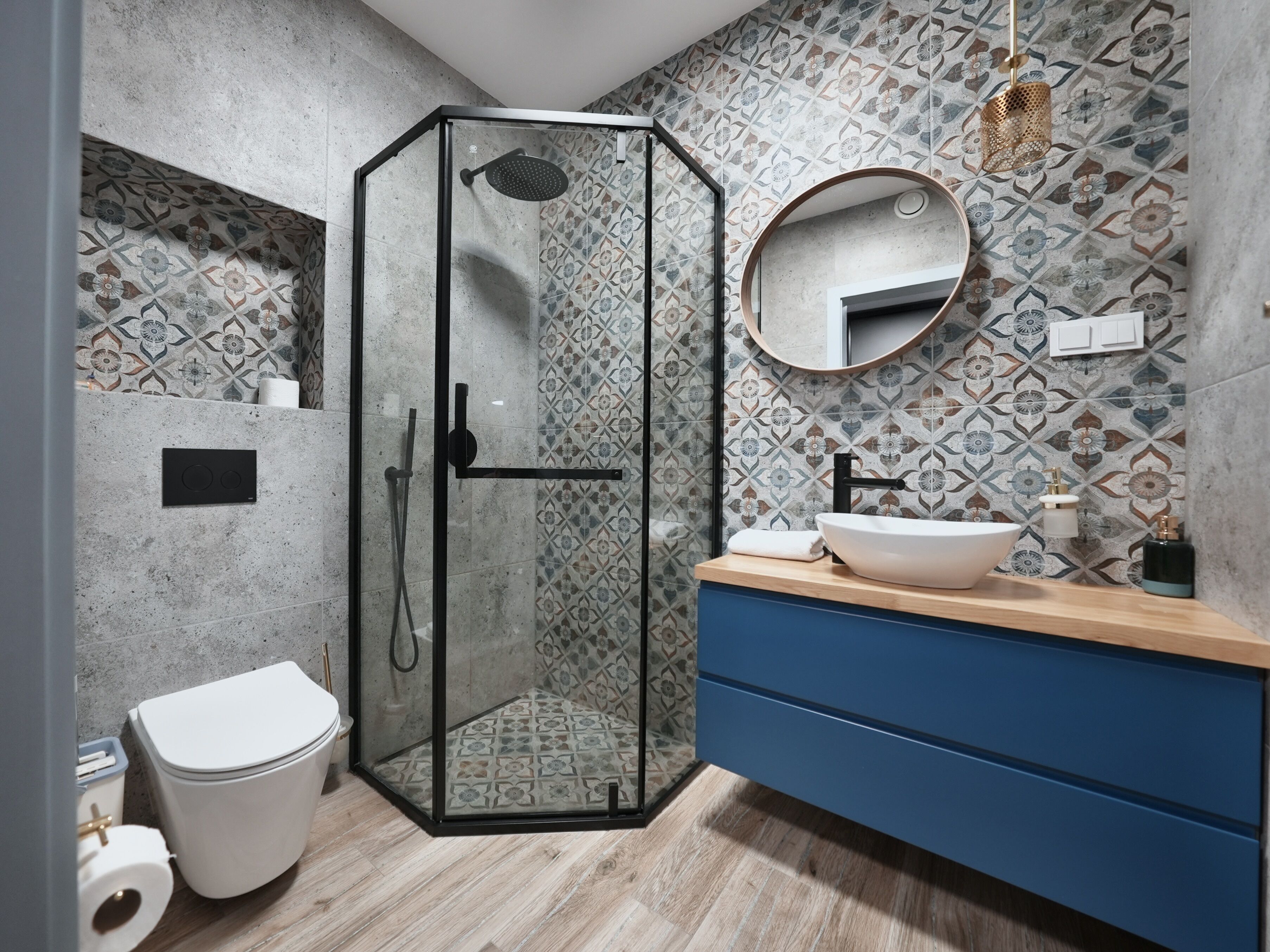 Comfort Apartment | Bathroom | Towels, soap, shampoo, toilet paper
