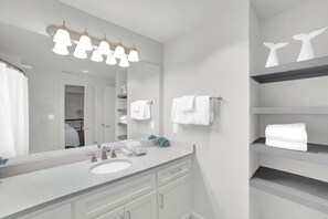 Doccia, vasca idromassaggio, asciugamani