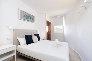 Een strijkplank/strijkijzer, gratis wifi, beddengoed