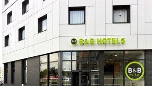 A B&B hotel with a modern facade, large windows, and a clear entrance. - B&B Hotel Paris Clichy-Sous-Bois (Clichy-Sous-Bois)