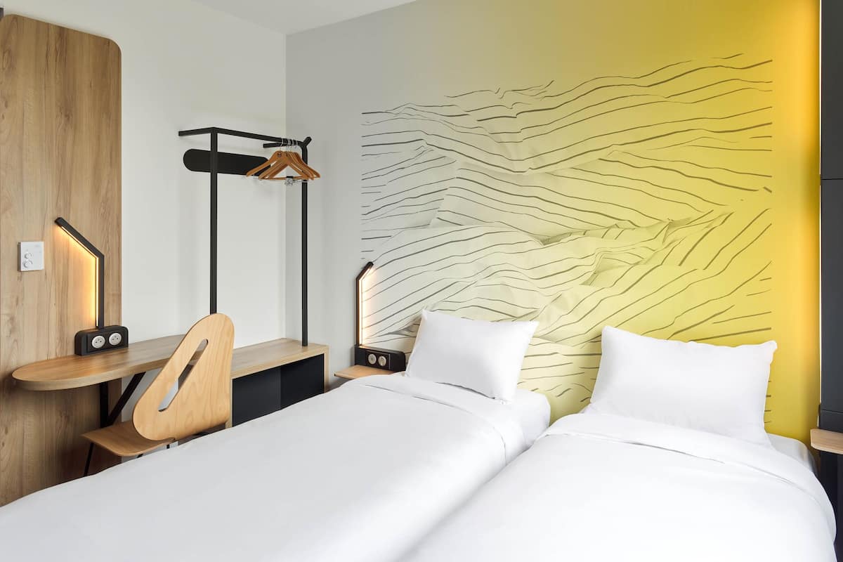 Zweibettzimmer, Nichtraucher | Schreibtisch, kostenlose Babybetten, kostenloses WLAN, Bettwäsche