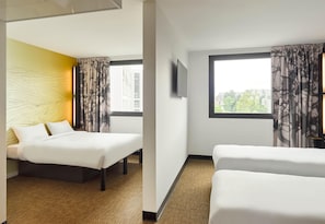 Desk, free cribs/infant beds, free WiFi, bed sheets - B&B Hotel Paris Clichy-Sous-Bois (Clichy-Sous-Bois)