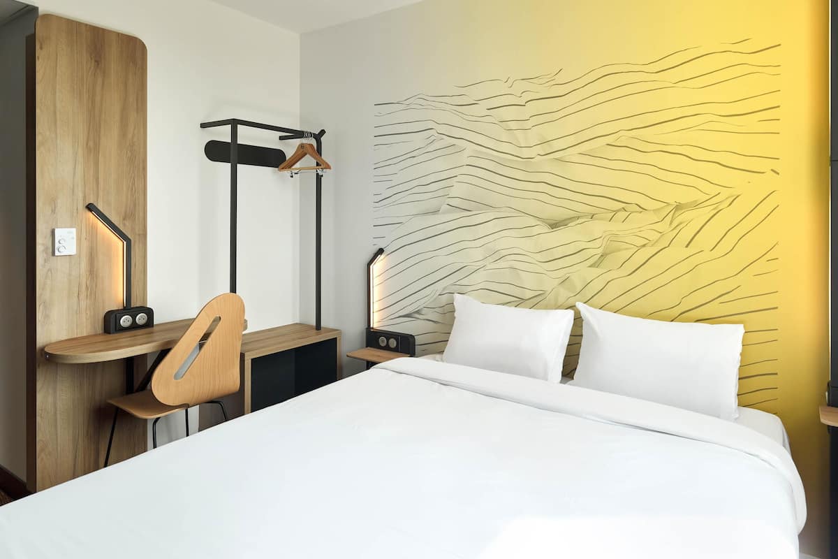 Schreibtisch, kostenlose Babybetten, kostenloses WLAN, Bettwäsche