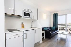 Fridge, microwave, coffee/tea maker, electric kettle - SM Adeje Sunny Place 4 (Costa Adeje)