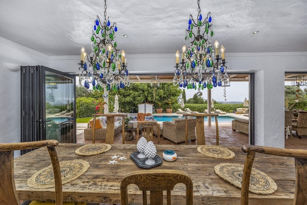 Villa, Smoking